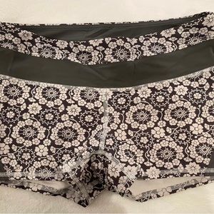 Lululemon spandex shorts